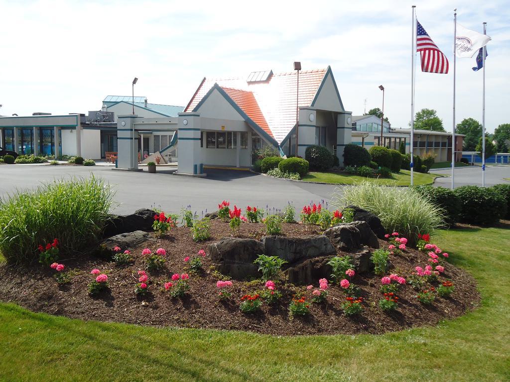 Budget Host Inn & Suites Fertility エクステリア 写真
