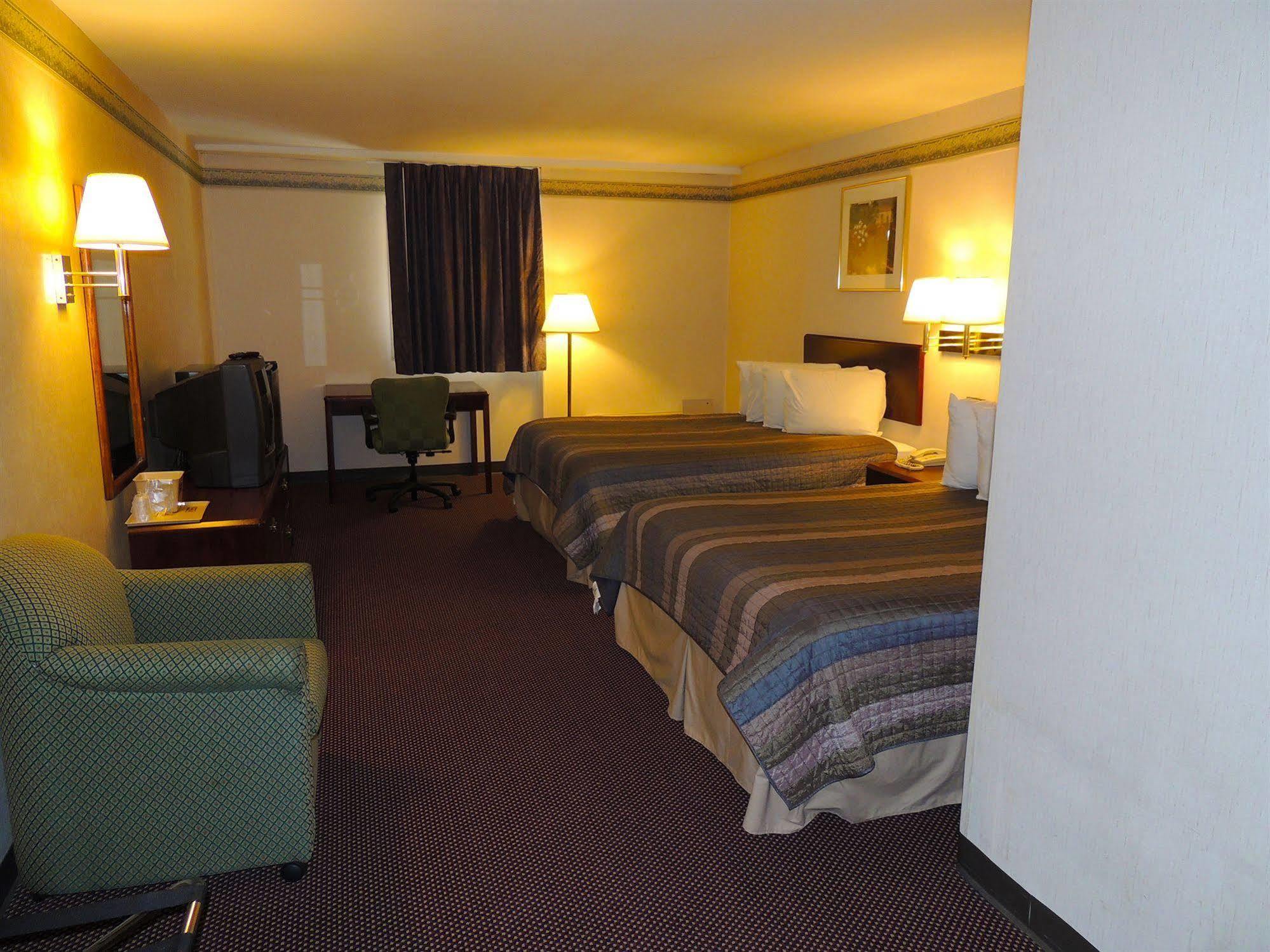 Budget Host Inn & Suites Fertility エクステリア 写真