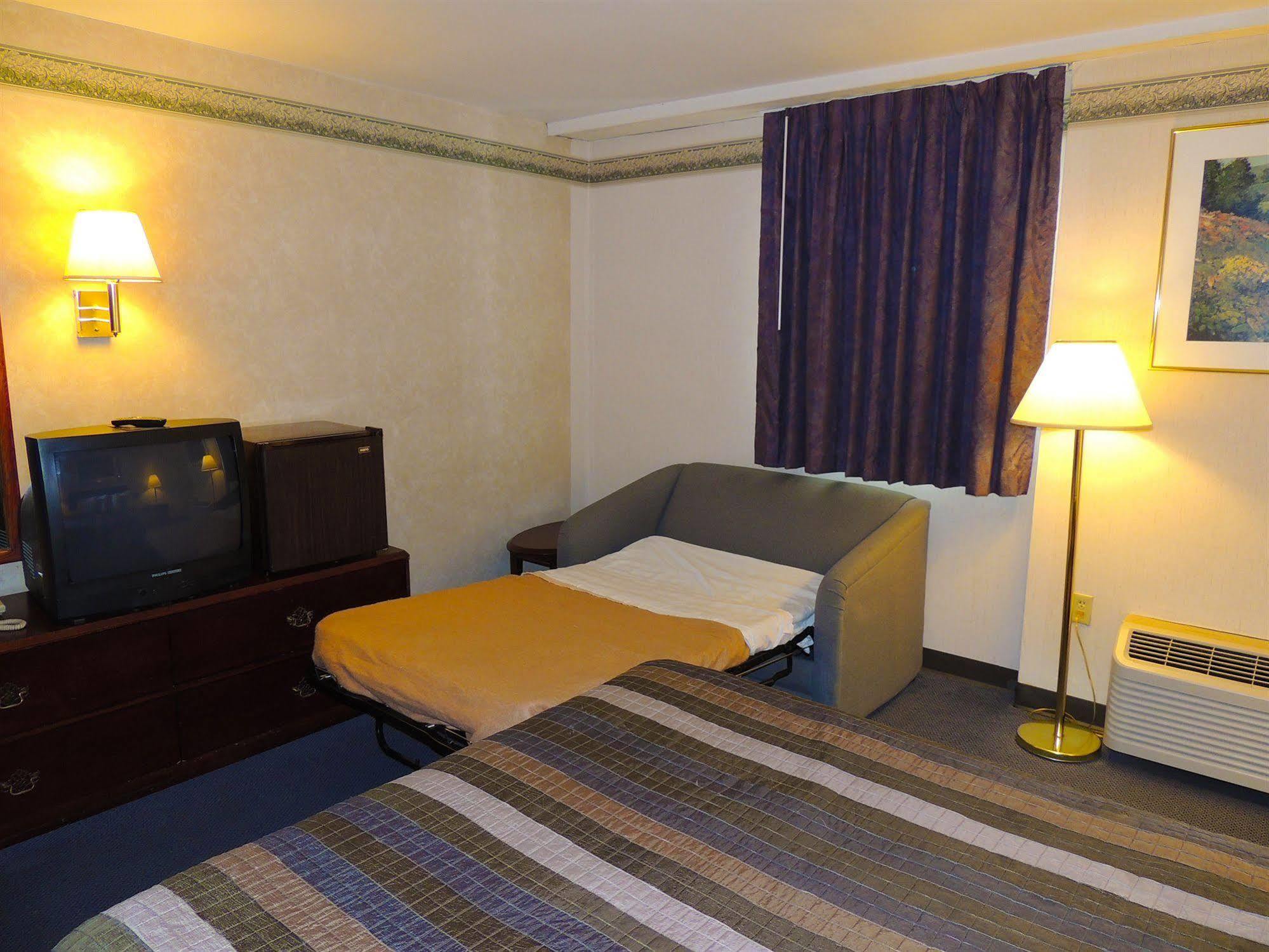 Budget Host Inn & Suites Fertility エクステリア 写真